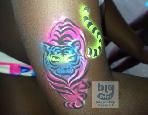 Big Grins Face Painter Airbrush tiger